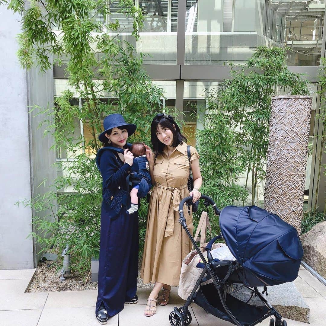 庄司ゆうこさんのインスタグラム写真 - (庄司ゆうこInstagram)「今日は悠里ちゃんにママ会誘ってもらったよ(^^) サプライズで熊田曜子さんのお誕生日お祝いも✨🎂 熊田曜子さんは娘さん3人いて子育てと仕事をバリバリ両立していて、ホント尊敬‼️✨ 先輩ママにオススメの授乳ケープやベビーに優しいお店など色々教えてもらいました💕 そしてベビー同士誕生日が一緒の美馬怜子ちゃんともいっぱいお話し出来て楽しかった🤗✨ #六本木#グランドハイアット#チャイナルーム#中華#個室ランチ#憧れの#熊田曜子#さんに会えた#サプライズバースデー#お誕生日おめでとうございます#悠里ちゃん#いつもありがとう#子連れランチ#先輩ママ#新米ママ#女の子ママ#赤ちゃんのいる生活」6月26日 20時54分 - yuko.shoji