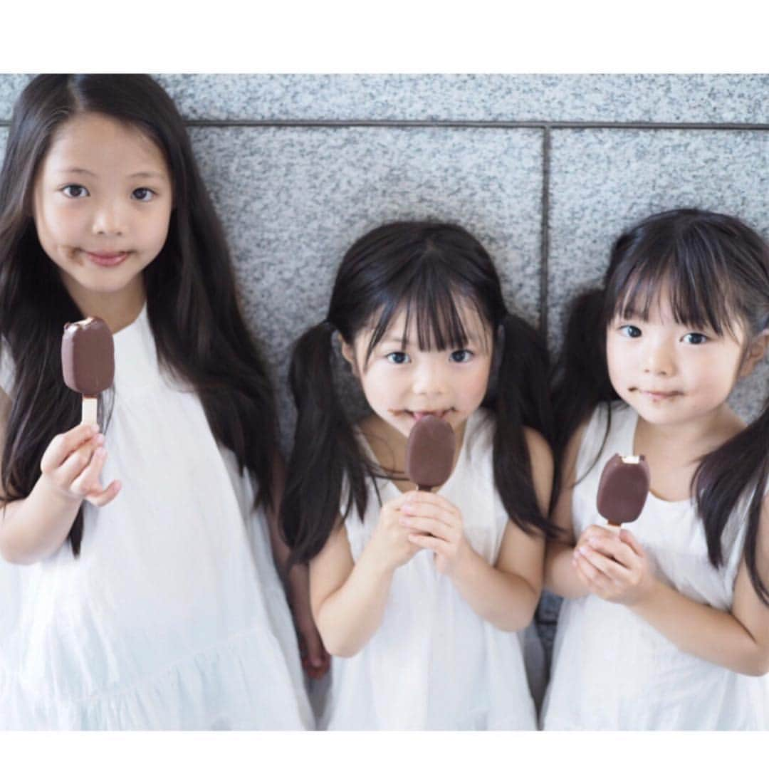 ロッテ ガーナチョコレート【公式】さんのインスタグラム写真 - (ロッテ ガーナチョコレート【公式】Instagram)「＼ #あざとチョコ 紹介コーナー／﻿ あざとチョコをマネしてみてくれた子供たちをご紹介！﻿ 吉沢さんのおりなす”あざとさ”とは、またちょっと違った方向のあざとさが・・﻿ あざとかわいい！ですね～😝💕﻿ これからどんどん暑くなってくるので、おともだちや家族みんなでガーナアイスを食べて暑さ対策をしながら、﻿ みなさんも #あざとチョコ にチャレンジしてみてくださいね！﻿ 📷by @ayaya315 @komamarie @yukikuu96﻿ ・﻿ ・﻿ #ロッテ #ガーナ #ガーナアイス #ロッテガーナアイス #あざとチョコ #あざとチョコキャンペーン #アイス #アイスクリーム #吉沢亮  #あざとかわいい」6月26日 21時00分 - ghana_recipe