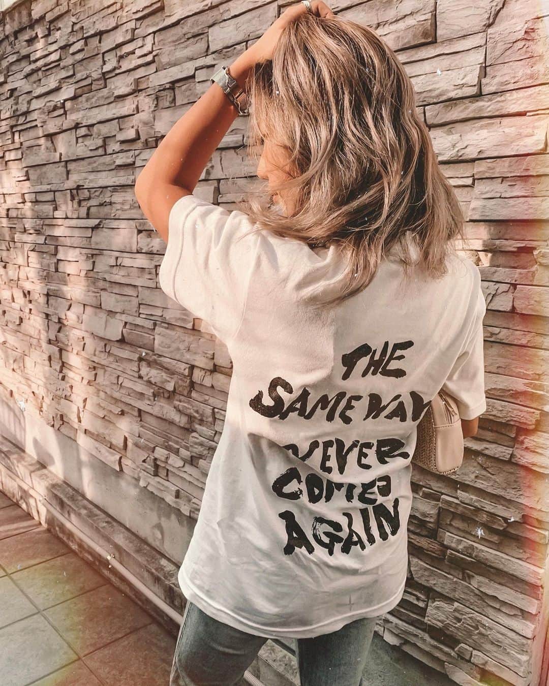 のインスタグラム：「🌴 . . THE SAME WAVE NEVER COMES AGAIN 同じ波は二度と来ない〜 . @based_in_westcoast  絶賛発売中よ❤ . . #outfit」
