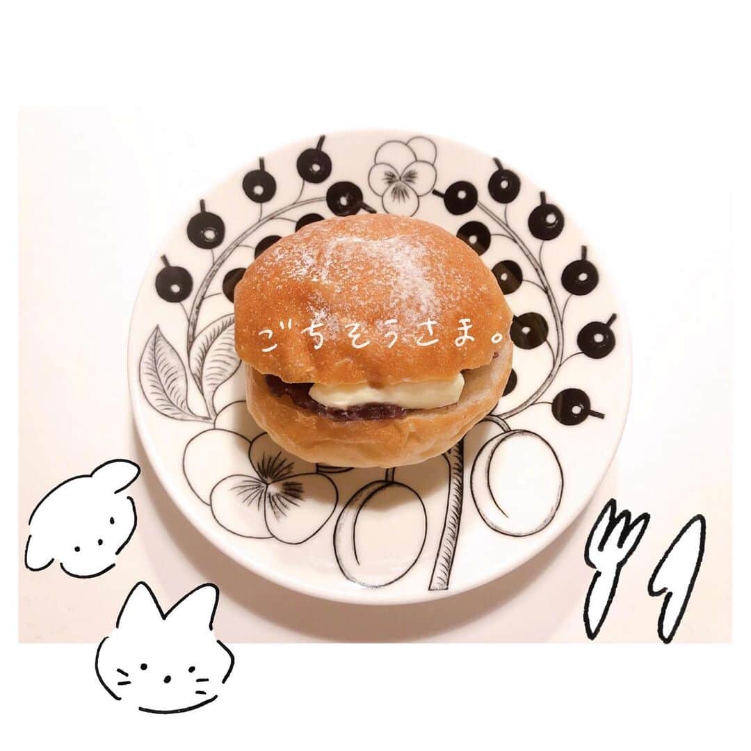 坂本 愛玲菜さんのインスタグラム写真 - (坂本 愛玲菜Instagram)「一口目が一番おいしい。幸せ🤤 #あんバター #写真2枚あるヨ #麦の木 というパン屋さんのあんバターです。」6月26日 21時02分 - erena_hkt48