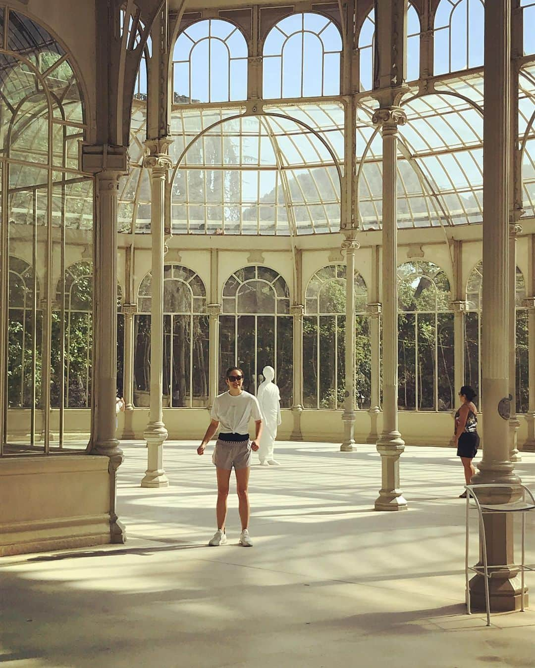 松島エミさんのインスタグラム写真 - (松島エミInstagram)「Can you spot the statue? #charlesray #palaciodecristal」6月26日 21時14分 - emimatsushima