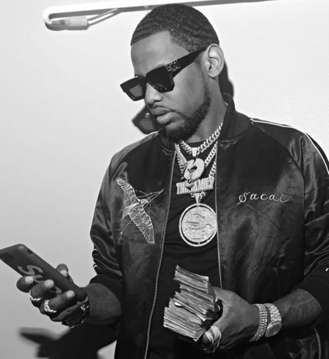 ファボラスのインスタグラム：「Somebody just text me & said Michael Jackson was saying “ima say it one more time, I’m not gon stop” NOT “mama say mama sa mama kusa”.. fucked us all up... 🤯 [shot by @dversace94]  #ClubO #Chicago」