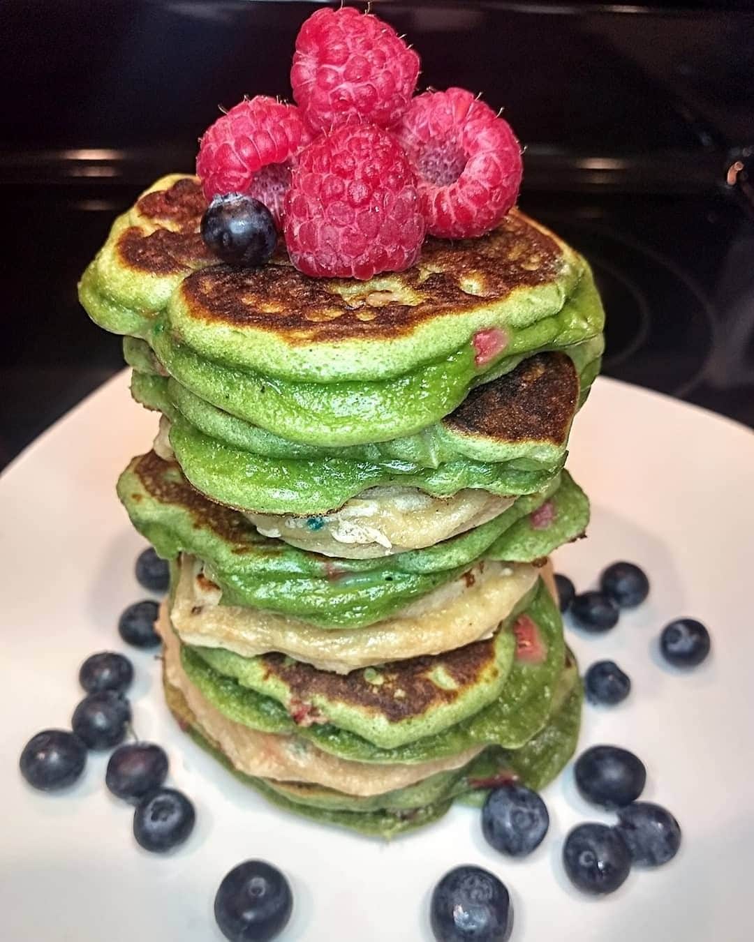 Flavorgod Seasoningsさんのインスタグラム写真 - (Flavorgod SeasoningsInstagram)「Stacked Chocolate Matcha Strawberry Protein Pancakes🍩 🍓🥞💪⁠ -⁠ Made with:⁠ 👉 #flavorgod Chocolate Donut⁠ -⁠ On Sale here ⬇️⁠ Click the link in the bio -> @flavorgod⁠ www.flavorgod.com⁠ -⁠ Recipe by @daraneeelkins ⁠ -⁠ Half are Matcha Strawberry other Half Chocolate Donut #flavorgod⁠ Both with scoop of Birthday Cake #idealfit #proteinpowder in the mix.⁠ Made extra, so I'll have some for the week. Easy to warm up for breakfast, lunch, snack.. or grab to go. Luckily, I don't care for toppings .. they are sweet enough on their own.⁠ -⁠ -⁠ Flavor God Seasonings are:⁠ 💥 Zero Calories per Serving ⁠ 🙌 0 Sugar per Serving⁠ 🔥 KETO & PALEO⁠ 🌱 GLUTEN FREE & KOSHER⁠ ☀️ VEGAN-FRIENDLY ⁠ 🌊 Low salt⁠ ⚡️ NO MSG⁠ 🚫 NO SOY⁠ 🥛 DAIRY FREE *except Ranch ⁠ 🌿 All Natural & Made Fresh⁠ ⏰ Shelf life is 24 months⁠ -⁠ -⁠ #food #foodie #flavorgod #seasonings #glutenfree #mealprep  #keto #paleo #vegan #kosher #breakfast #lunch #dinner #yummy #delicious #foodporn」6月26日 21時23分 - flavorgod