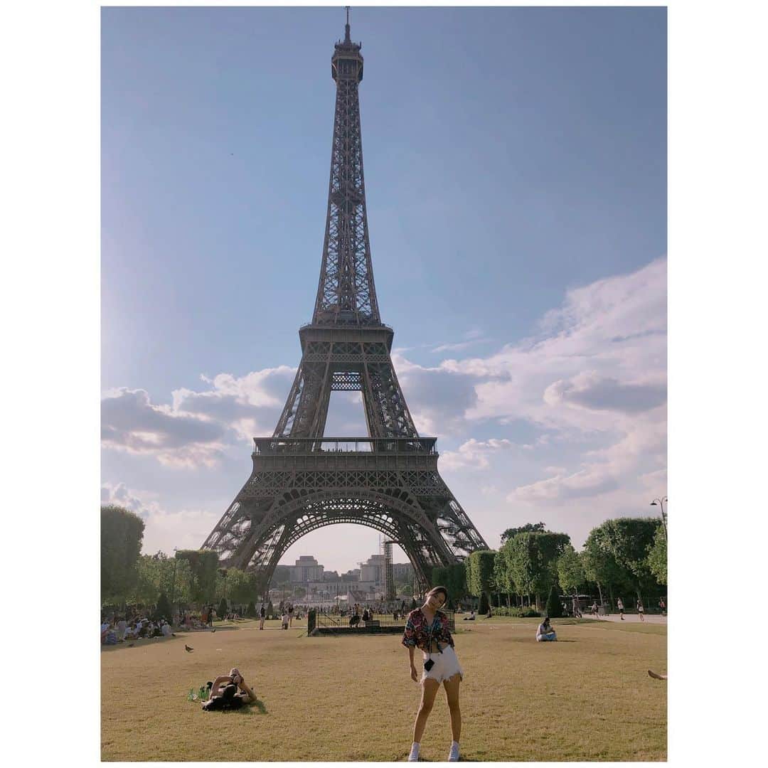 ジンジョー・リーのインスタグラム：「9Pm Paris. ☀️💉 ♨️」