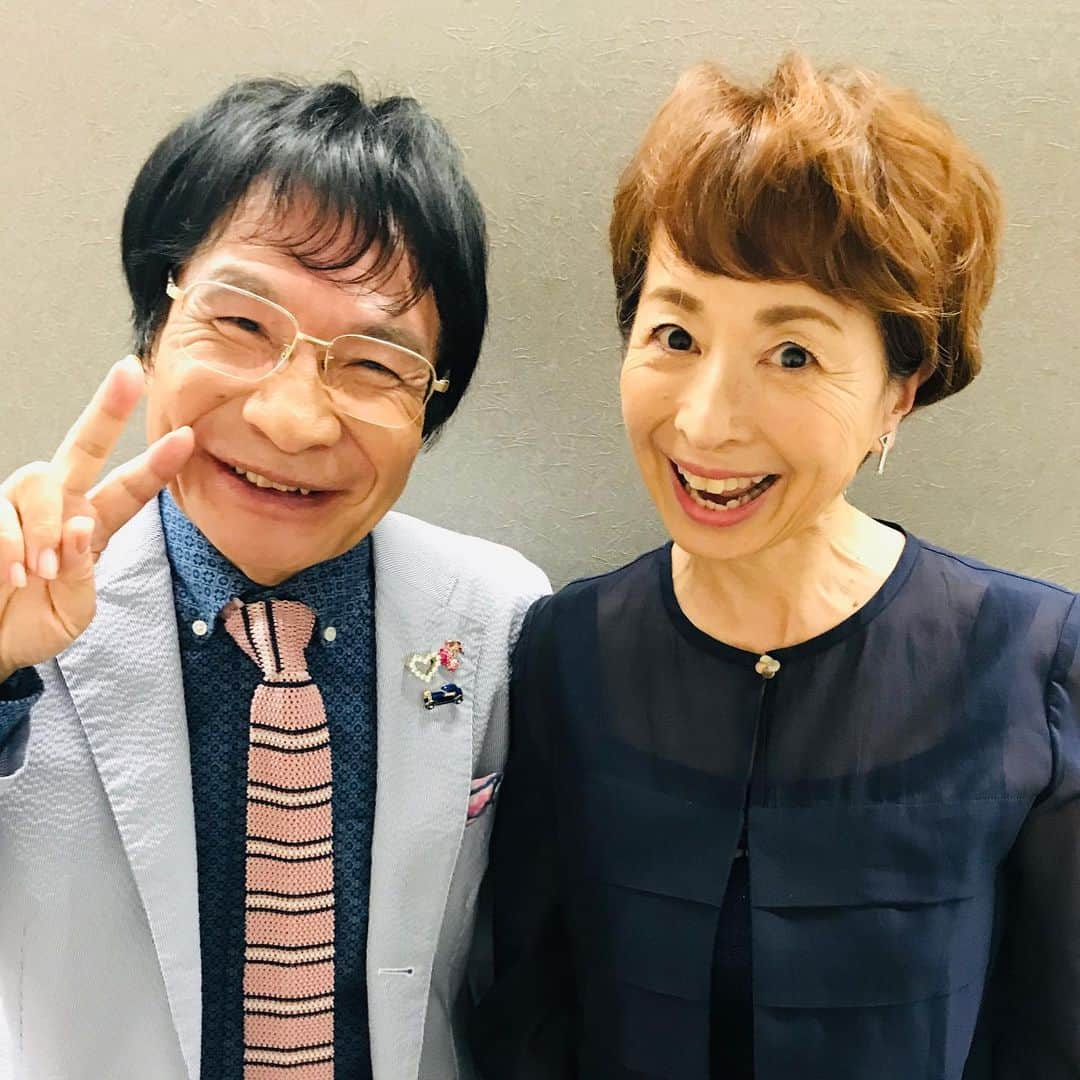 尾木直樹さんのインスタグラム写真 - (尾木直樹Instagram)「テレビ朝日「ビートたけしのTVタックル」収録後に阿川佐和子さんとツーショット💕🌈‼️ − #テレビ朝日 #ビートたけしのtvタックル #収録  #阿川佐和子 さんと #ツーショット #嬉しいな❤️ #尾木ママ #ブローチコーデ #車です  #ブローチ好き #ブローチ重ねづけ」6月26日 21時32分 - oginaoki_ogimama