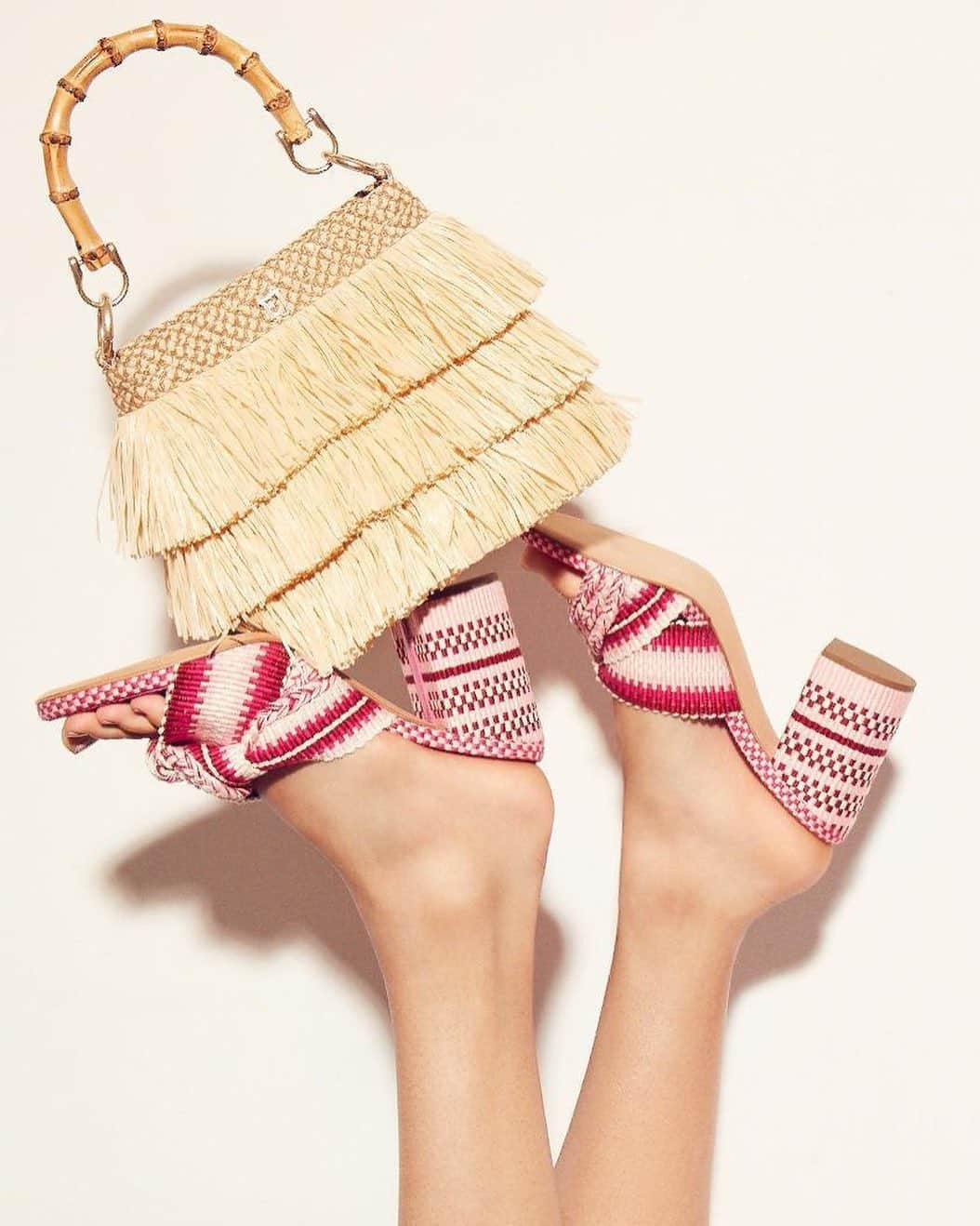 Bloomingdale'sさんのインスタグラム写真 - (Bloomingdale'sInstagram)「When your accessories game is straw-mazing 🙌 . . . . . . . #StrawBag #Raffia #Woven #Shoefie #AccessoriesOfTheDay #Style #SummerStyle #Bloomingdales」6月26日 21時31分 - bloomingdales