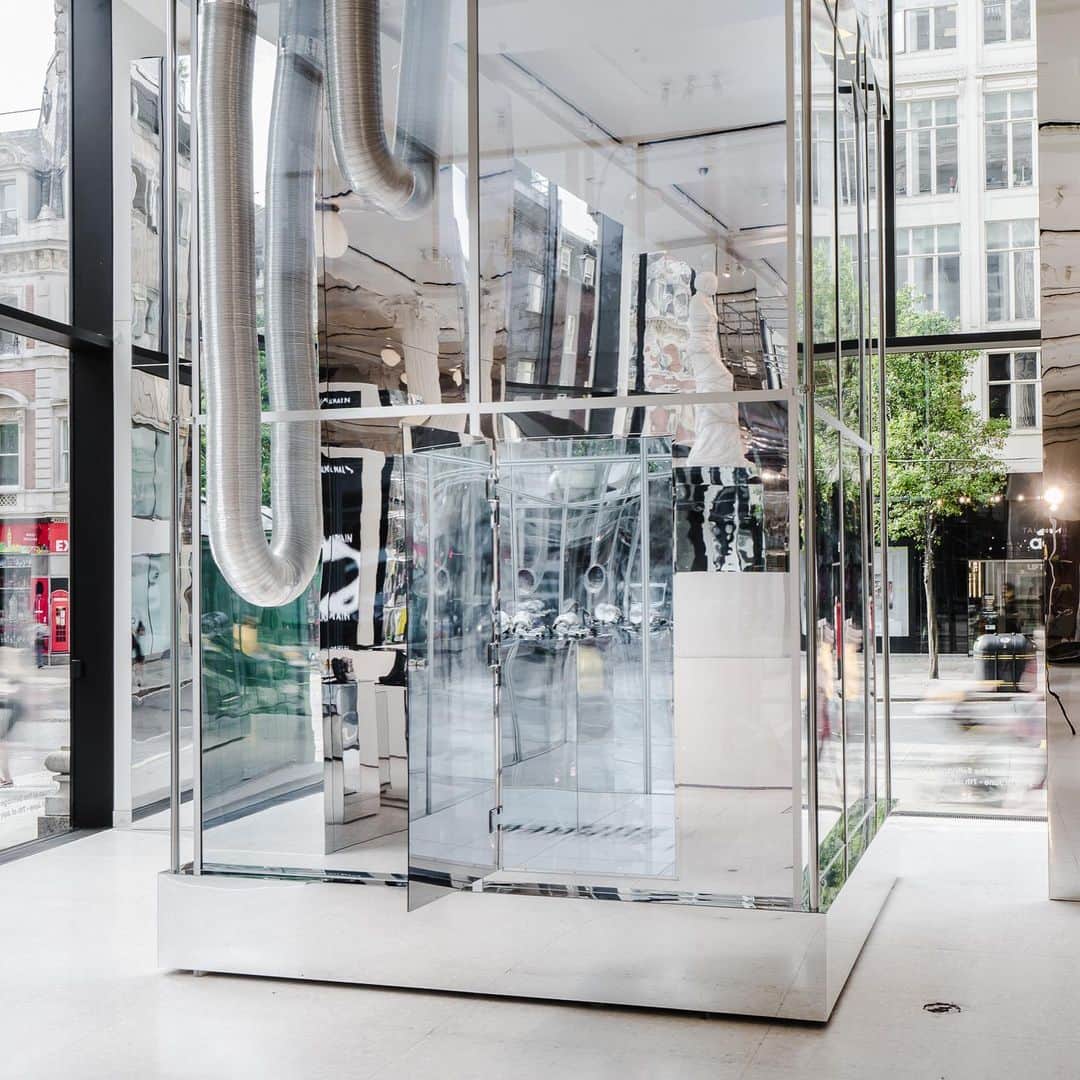 セルフリッジズさんのインスタグラム写真 - (セルフリッジズInstagram)「One of one, anyone? | @BALMAIN sneaker pop-up has landed. Customise your very own sneaker from @olivier_rousteing including new silhouettes and three global exclusive hues. Head to #SelfridgesLondon Corner Shop on G, to discover more . . . #BalmainArmy #BalmainSneakers」6月26日 21時24分 - theofficialselfridges
