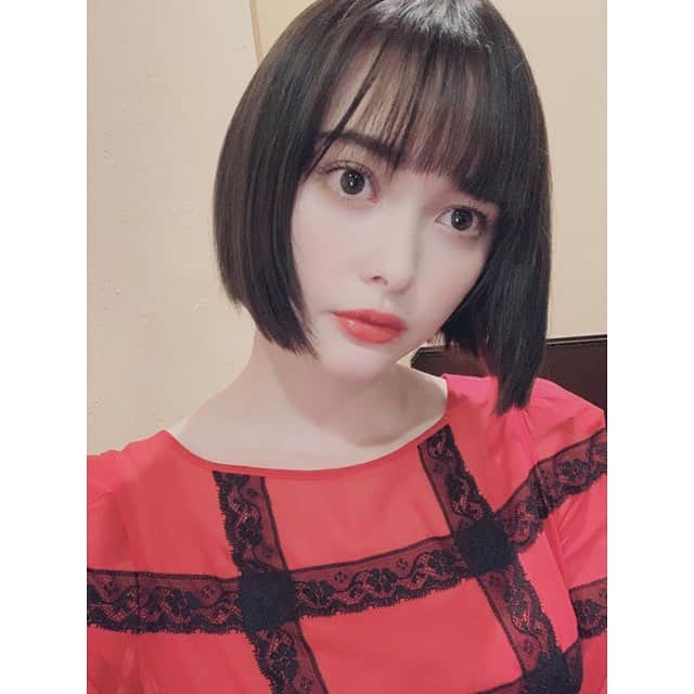 玉城ティナさんのインスタグラム写真 - (玉城ティナInstagram)「蜷川監督と菊千代と❤︎ Dinerは７月5日公開です！  髪の毛安定の暗くしたよ〜〜」6月26日 21時25分 - tinapouty