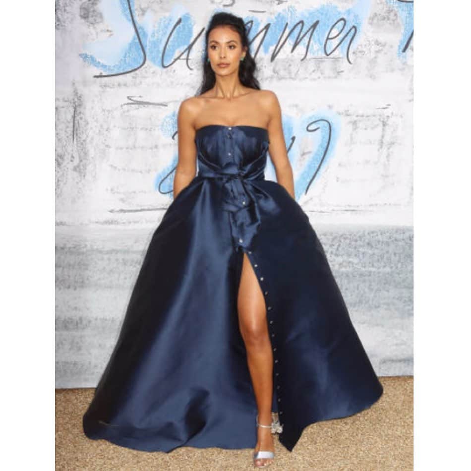 アレクシマビーユのインスタグラム：「Maya Jama @mayajama  wearing my shirt bustier dress available in exclusivity @netaporter athe serpentine summer party @alexismabille @serpentineuk styled @calvinopaleye ❤️#netaporter #alexismabille #mayajama #serpentinegallery #eveninggown #eveningdress #navyblue #frenchelegance #readytowear」