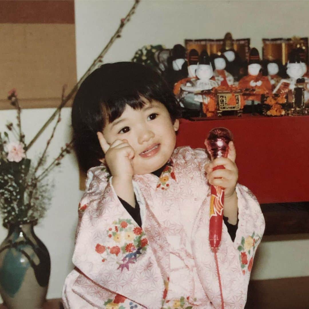 岡田育さんのインスタグラム写真 - (岡田育Instagram)「See what’s going on through  #KimOhNo #kimono #thisiskimono  Even kids know, it’s not for your shapewear line, @kimkardashian @kimono .  https://www.bbc.com/news/world-asia-48767678 @bbcnewsasia @bbcnews . . 👘 👘 👘  #japaneseculture #culturalappropriation #nomeansno #着物 #日本 #japan #ikuokada #岡田育 . . これ何歳でしょ、かわいいね（自画自賛）。服の上からカジュアルに羽織るの、大人になった今こそ真似したい。」6月26日 21時43分 - okadaic