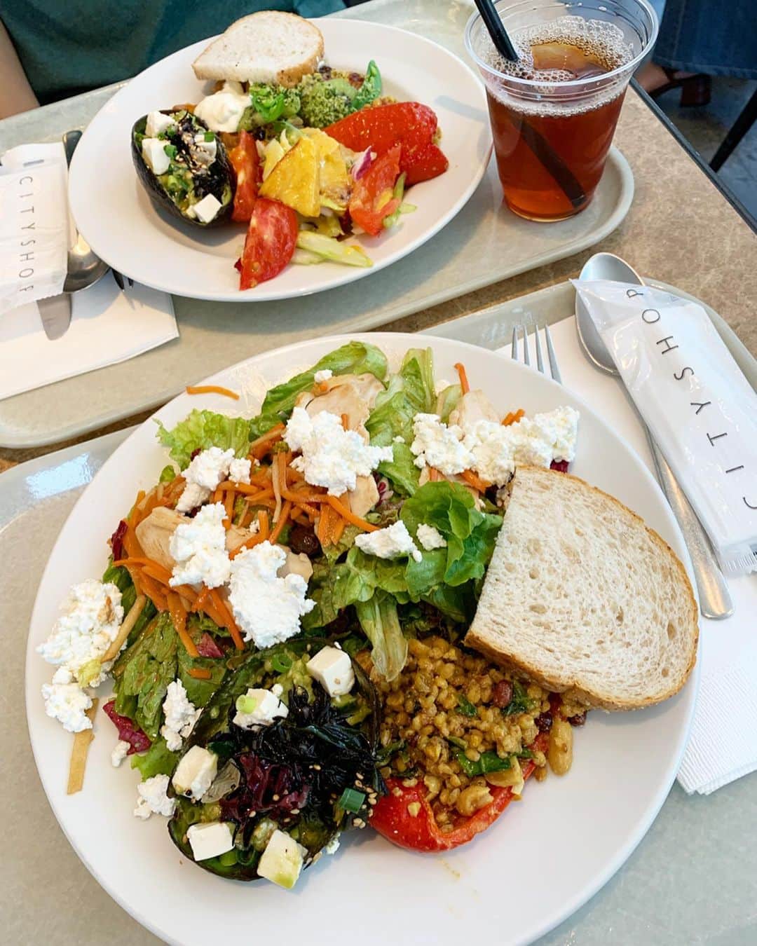 瀬間友里加のインスタグラム：「あっという間に前回からご飯レポ3ヶ月以上が経過😵あっという間の毎日でした💕🙋‍♀️笑 最近はCityshopに行ったら2デリ+サラダにするのが定番🥰 同じお店リピートしちゃう🤣 @cityshop.tokyo  @cucinaitalianay  #グルガオン  #古奈屋 #ビーフキッチン  @citron_tokyo  @tama20070403」