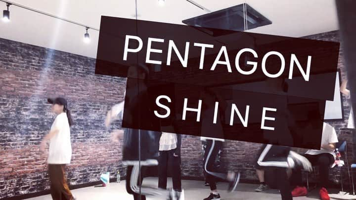 染矢すみれのインスタグラム：「〻 PENTAGON🇰🇷 日本人メンバーもいるそう💁‍♂️ . 나나난난나난 (なななんなんななん) . 斬新な振り付け〜🦖 . #ときどきダンス」