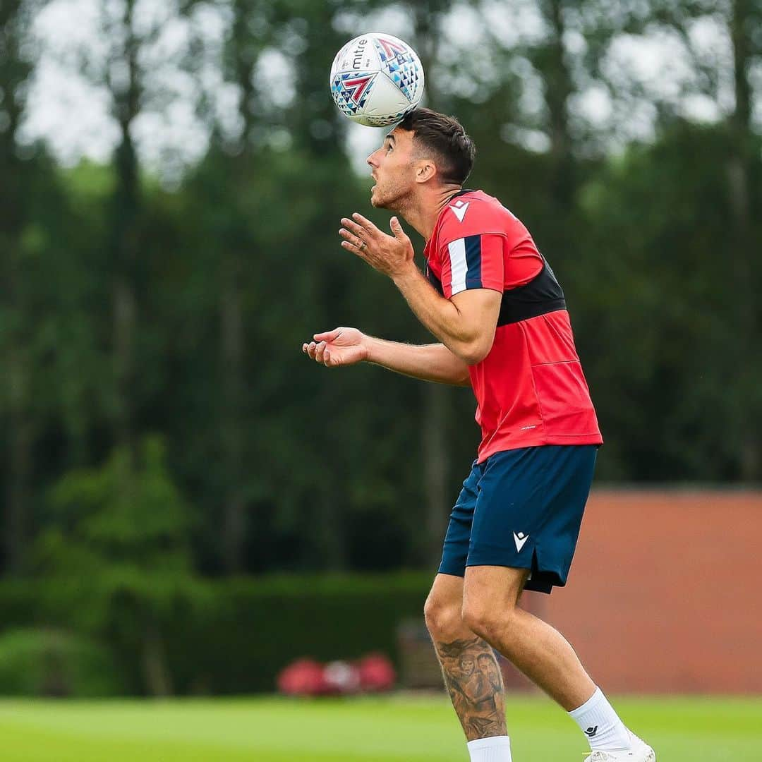 ストーク・シティFCさんのインスタグラム写真 - (ストーク・シティFCInstagram)「Training days return to CW. #SCFC 🔴⚪️」6月26日 21時57分 - stokecity