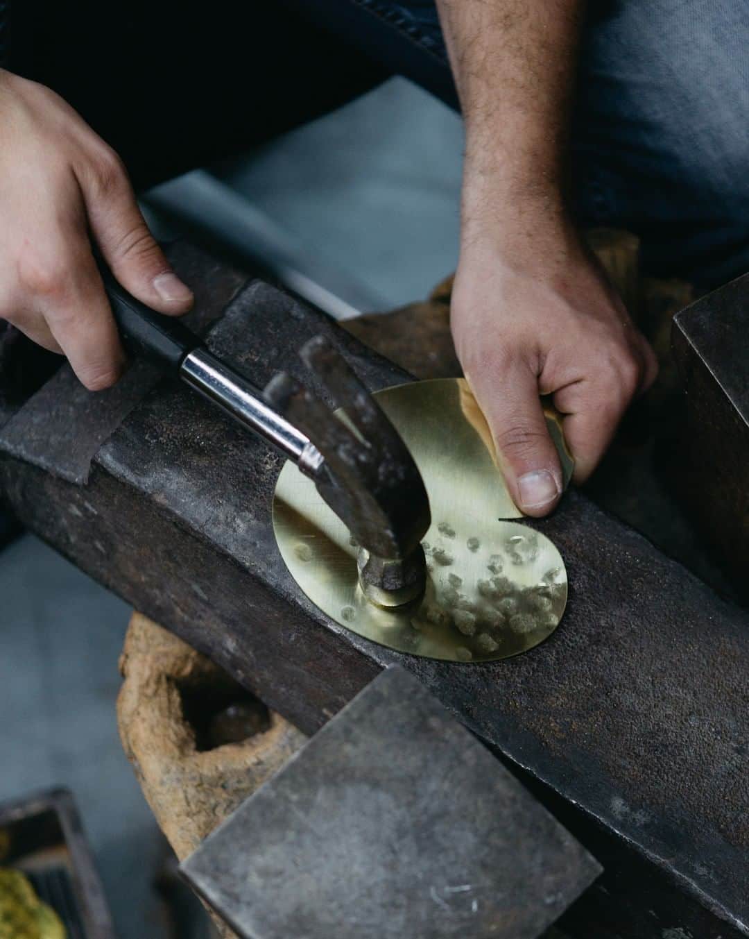 のインスタグラム：「Hammering a water lily, first step in the making of the new pieces we look forward to showing you. . . #📸 by @__alix . . #Goossens #workinprogress #teasing #nature #decoration #ToulonDesignParade #yellow #gold #brass #waterlily」