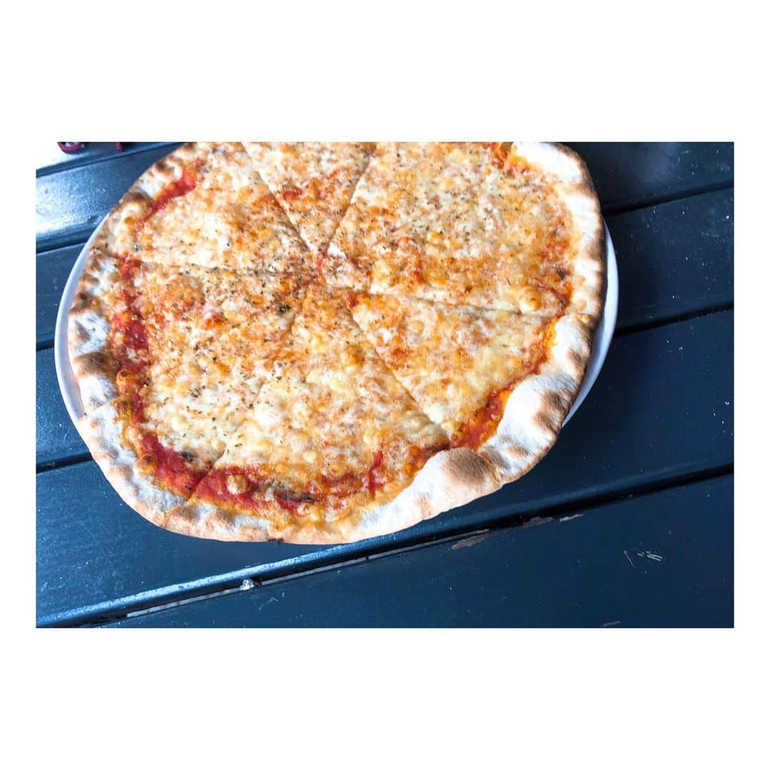 廣瀬茜さんのインスタグラム写真 - (廣瀬茜Instagram)「Hamburg🇩🇪 Lecker😋🍕 #bandmaid #worldtour #gekidou #hamburg #germany」6月26日 22時06分 - akane_bandmaid