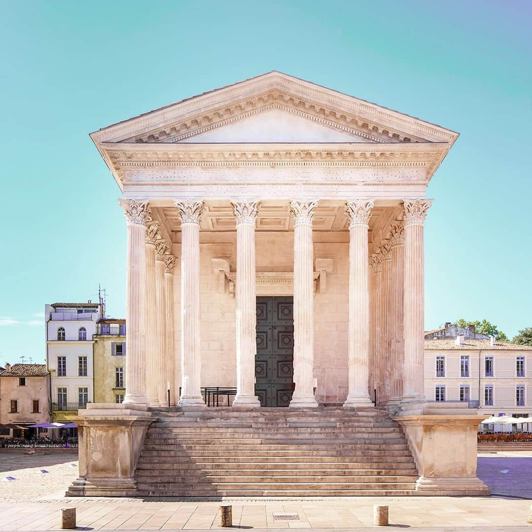 エールフランスさんのインスタグラム写真 - (エールフランスInstagram)「Under a pristine sky, 2,000 years of history unfolds. And so look, there! Nîmes, for a summer or a lifetime.  Sous un ciel parfait s’élancent deux mille années d’histoire. Et en arrière-plan, Nîmes, pour un été ou pour la vie.  #AirFrance #Franceisintheair」6月26日 22時01分 - airfrance