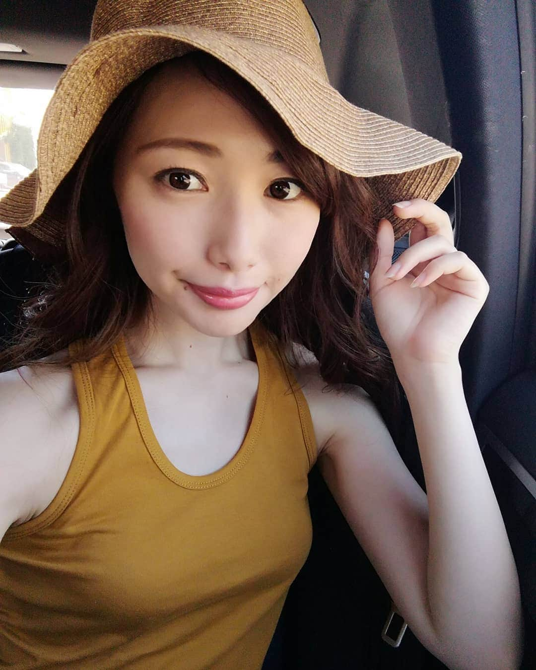 彦坂まなみさんのインスタグラム写真 - (彦坂まなみInstagram)「* 夏物撮影👗👒 最近スタジオ撮影ばっかりだったから、超超良いお天気の中ロケに出たら、 体力が持たなかった、、😭 まだ身体も暑さに慣れてなくて、いつまでも自分のことを若い！って思ってしまってることにも反省😂 * 冷えピタはって、しっかりランチ食べて乗りきりました💟 * 皆さんも熱中症等々お気をつけください🏖️ * * 暑い中、お外で仕事されてる方々には本当に頭が上がりません🙏🙏 * でも無理は禁物🌻夏はまだまだこれから～🌅 * * * #撮影 #モデル #フリーランス #フリーモデル #愛知 #名古屋 #インフルエンサー  #shooting #model #photography #me #summer  #アラサー #熱中症 #夏 #なつ #日焼け対策 #美肌 #美白 #スキンケア」6月26日 22時05分 - ma7am1