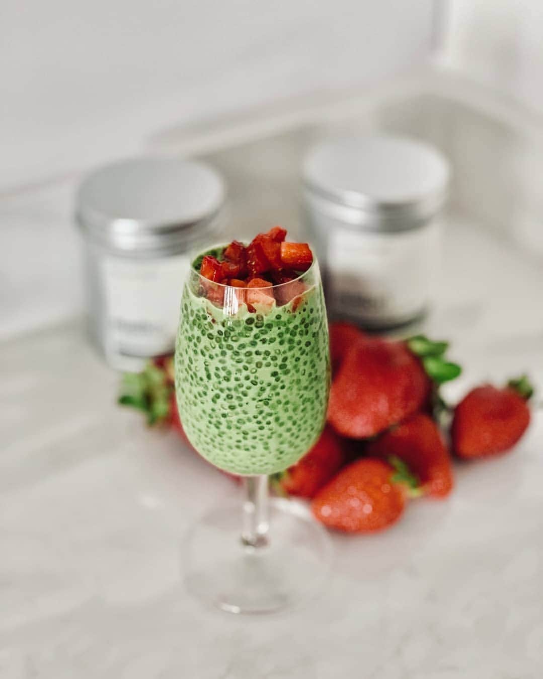Matchæologist®さんのインスタグラム写真 - (Matchæologist®Instagram)「💚 Tag your #MatchaBestie with whom you want to make this delicious #Matcha #Chia Seed Pudding! Shoutout to the fabulous @cayetanawilcox for sharing this yummy recipe using our Midori™ Matcha with us so that we can all make it at home 😍 . INGREDIENTS: 1 Cup Almond Milk  1 Teaspoon Matcha 1 Spoon Coconut Sugar or Honey  2 Tablespoons Chia Seeds (soaked in a small bowl of water beforehand as this is better for the digestive system) . DIRECTIONS: 1. Soak the chia seeds in a small bowl of water and leave for approx 30 minutes. 2. Boil some water. Add 1 teaspoon of matcha into a bowl / cup and mix thoroughly using a wooden whisk or frother.  3. Pour almond milk into the kilner jar ensure there are no almond bits floating around! Mix in matcha and froth. 4. Add in chia seeds and mix well.  5. Pour in the honey. 6. Leave in the fridge for at least 1 hour, ensuring you mix well beforehand.  7. Top with coconut shavings and dark chocolate / fruit of your choice. . 👌 Like Cayetana, use our Midori™ culinary matcha to make this at home! 🍃 Midori™ is a matcha of choice for leading chefs, baristas, pâtissiers, and chocolatiers. It showcases a vibrant green colour, a mellow umami, and imparts a harmonious suite of well-rounded ‘matcha’ flavours to your recipes. It is ideal for use in dessert recipes such as this Matcha Chia Seed Pudding! . For premium-quality matcha 🍵, please visit Matchaeologist.com. . 👉 Click our bio link @Matchaeologist . Matchæologist® #Matchaeologist Matchaeologist.com」6月26日 22時08分 - matchaeologist