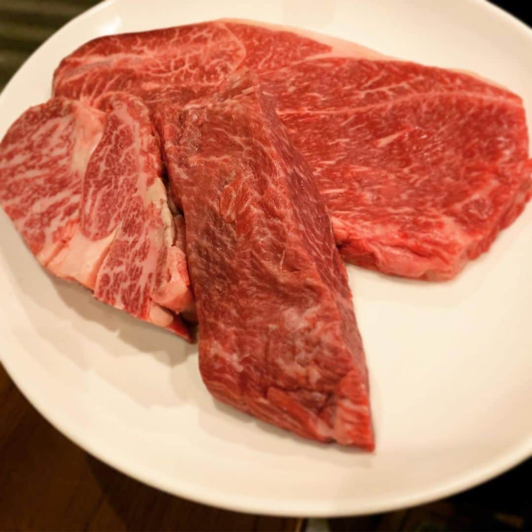 DJ AIKO 62さんのインスタグラム写真 - (DJ AIKO 62Instagram)「変則的に食後や朝に胃が痛むので、調子的にはまぁまぁ。でも不思議やね、お肉を食べるととても元気が出てポジティブになる気がする。 #5人前 #お腹いっぱい #ありがとう #京都ディナー #ステーキ #🥩 #DJAIKO62 #過去pic」6月26日 22時08分 - djaiko62