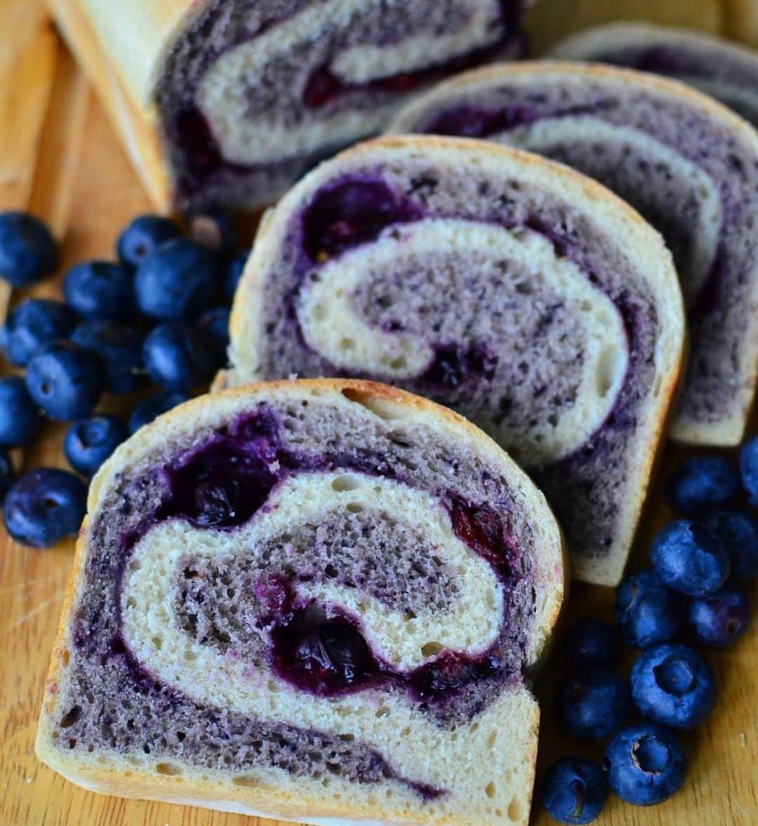 Rie's Healthy Bento from Osloさんのインスタグラム写真 - (Rie's Healthy Bento from OsloInstagram)「Today’s #bread has fresh #blueberry in it 😘 very #decorative 🍭 #bær #bakeglede #baking #ilovebaking #instafood #homebaked #homebaking #パン #パン好き#パン作り」6月26日 22時10分 - rieshealthycooking