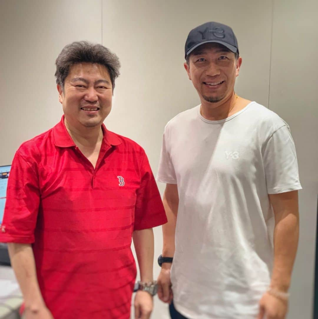 多村仁志さんのインスタグラム写真 - (多村仁志Instagram)「⚾️ ・ 今日は、シアトル帰りの石原敬士アナウンサーと一緒にDAZNからMLB 「LAA×CIN」のゲームを解説。 ・ 初回にTommyBoyがinside-the-park home runを達成！ REDSの選手＆監督の退場やランナー2塁で大谷選手のレフトフライが犠牲フライになったりと色々な事が起こった今日のゲームでした。 ・ #MLB #MajorLeagueBaseball #メジャーリーグ #LosAngelesAngels #CincinnatiReds #insidetheparkhomerun 石原さんは、今日Angels戦なので赤のポロシャツを着たらAngelsではなくRedSoxを着て来てしまったそうです…笑」6月26日 22時12分 - hit_tamu