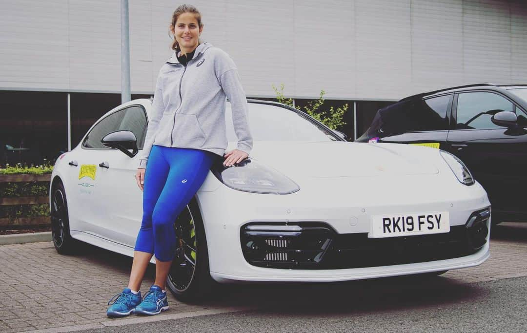 ユリア・ゲルゲスさんのインスタグラム写真 - (ユリア・ゲルゲスInstagram)「Thanks to @porschetennis @porsche for helping me and my team with our English road trip. I officially arrived for this years #wimbledon in style! 😀🌱🏎💨 #porsche #teamjule #roadtrip」6月26日 22時13分 - julia.goerges