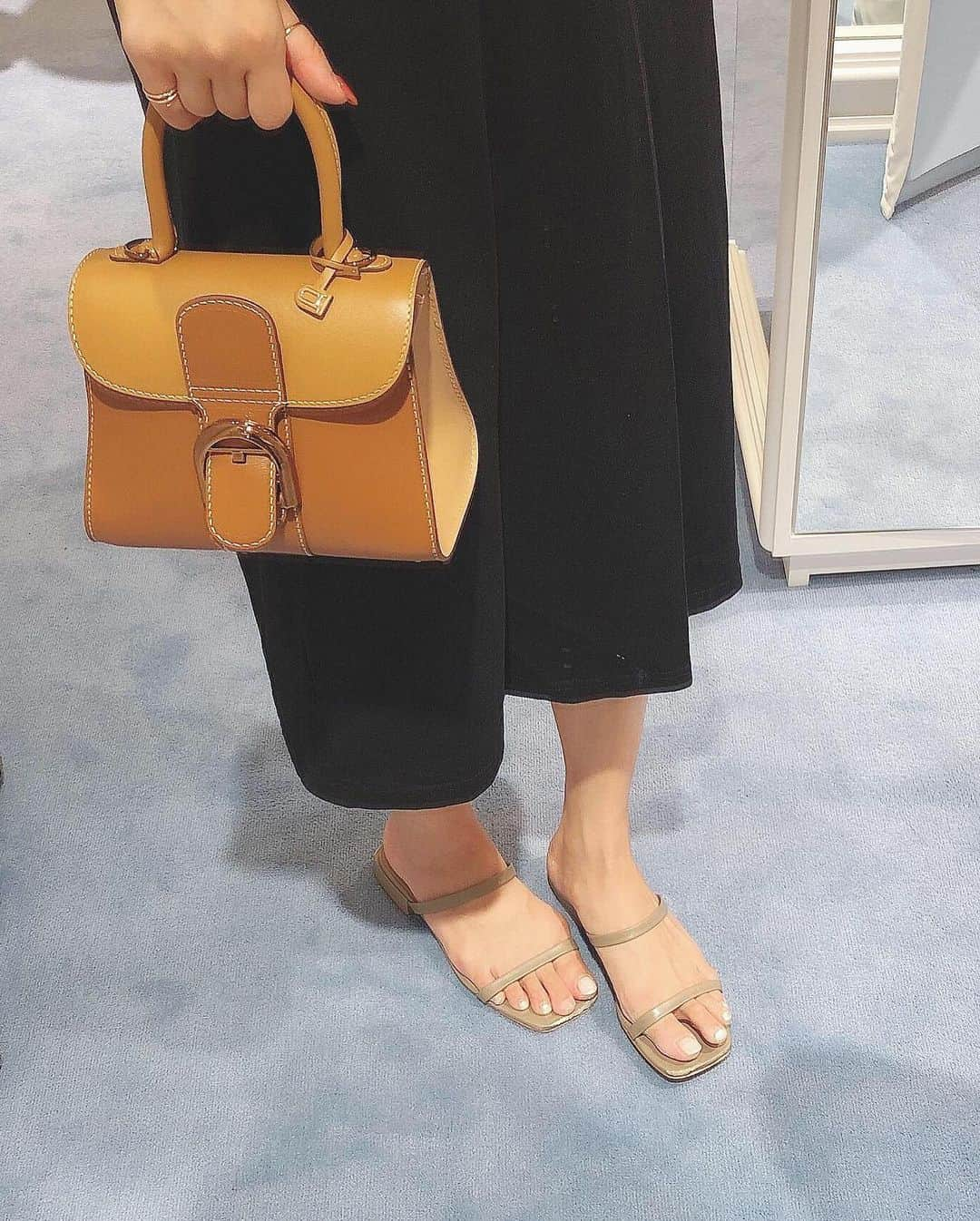 藤原菜摘さんのインスタグラム写真 - (藤原菜摘Instagram)「憧れの @delvaux 👜❤️ . いつかサラっと持ちたいなぁ〜。。と☁️ 新作のマリグレットコレクションもとても素敵でした🧡 . 6/22〜 阪急うめだ本店で5ヶ月間popupしてるそうです！ #delvaux #デルヴォー #阪急うめだ本店」6月26日 22時24分 - natsumi_fujiwara