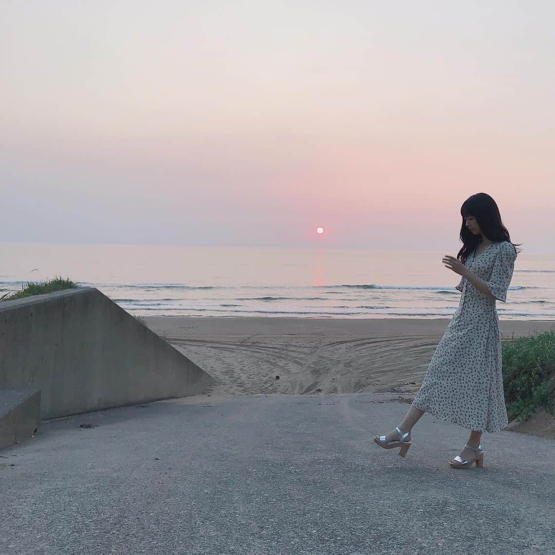 宮崎由加さんのインスタグラム写真 - (宮崎由加Instagram)「夕焼けがピンクで素敵だった日の写真。 . . #宮崎由加  #海  #空  #石川  #金沢  #‪anmille」6月26日 22時16分 - yuka_miyazaki.official