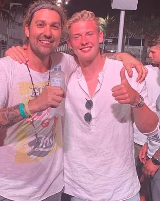 デイヴィッド・ギャレットさんのインスタグラム写真 - (デイヴィッド・ギャレットInstagram)「Keeping in healthy in #Ibiza with @julianbrandt #water 😉」6月26日 22時23分 - davidgarrettinsta