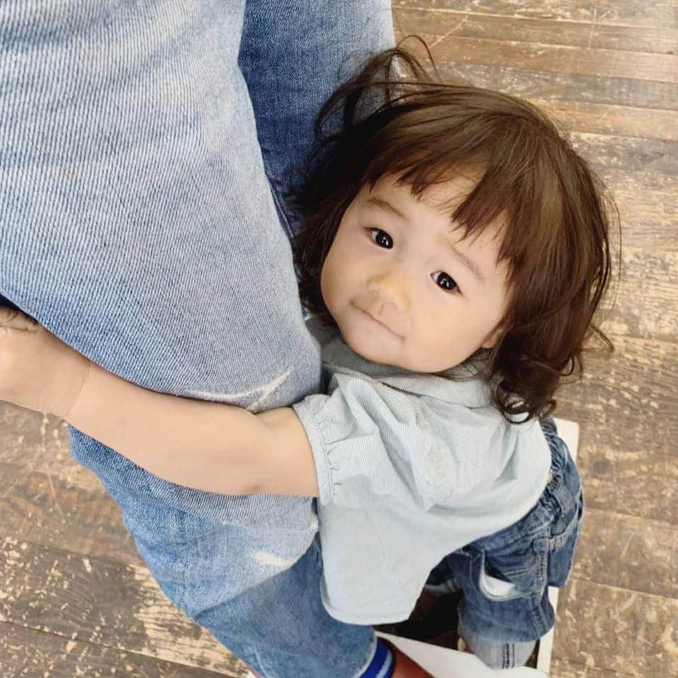 吉村美樹さんのインスタグラム写真 - (吉村美樹Instagram)「撮影についてきてくれた娘。ありがとうね👶❤ #撮影 #同行 #感謝 #あまえんぼさん #１歳４ヶ月 #📷 #ぴとっ #サトルジャパン #モデル #ママモデル #吉村美樹 #ぎゅっ」6月26日 22時25分 - yoshimuramiki0911