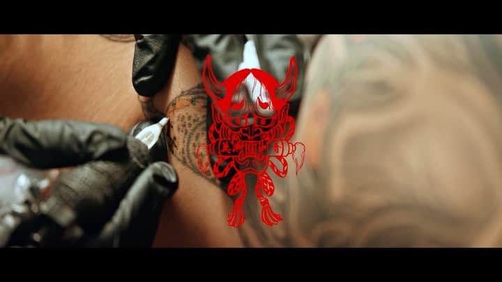 彫師美漸のインスタグラム：「Bizenart TattooStudio ・ 撮影編集 @joji_manaka 👏 ・ ・ #刺青 #彫師 #美漸 #彫師美漸 #海老名 #中目黒 #タトゥー #東京タトゥー #tokyo #tattoo #art #fashion #bizenart #bizen #문신 #Bizentattoo  #tattooer #tattooist #tattooartist #tattooart #tattooshop #japanesetattoo」