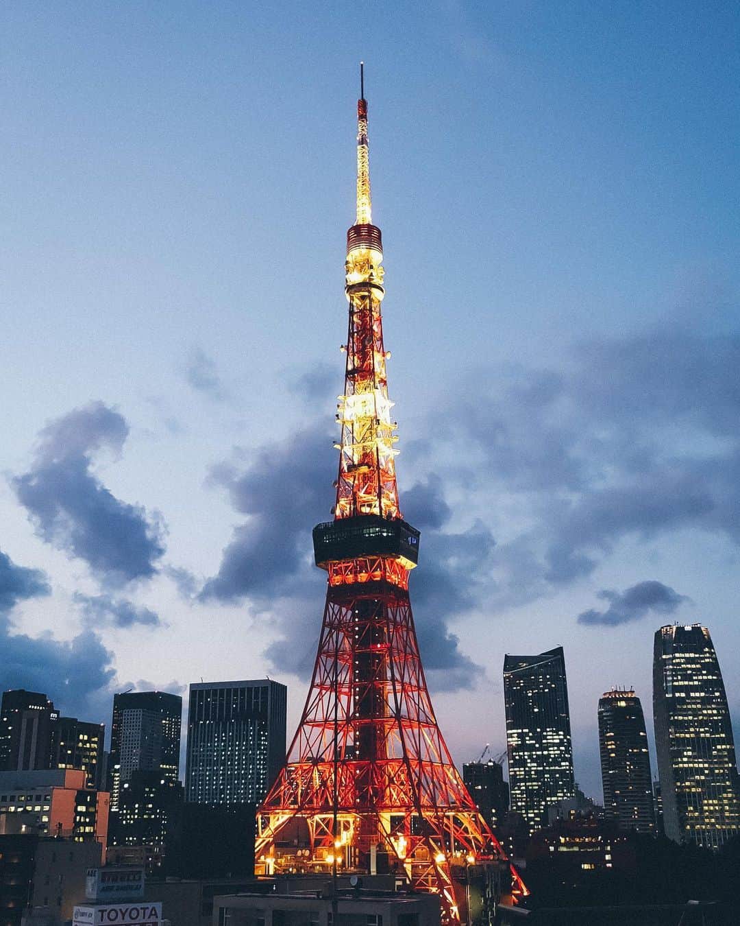 Yuma Yamashitaのインスタグラム：「Exploring in Tokyo with great team #SeeBeyondWithOPPO @opposeebeyond @oppojapan」