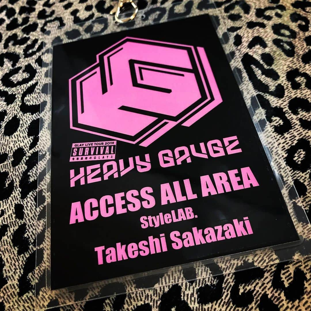 坂崎タケシのインスタグラム：「HEAVY GAUGE TOUR FINAL無事終了‼︎メンバー及び全てのスタッフ、そしてサポートしてくれたファンの皆さん、本当にお疲れ様でした‼︎そしてお疲れ、俺‼︎笑。残すは韓国KBSアリーナ2DAYS‼︎待ってろ韓国‼︎←誰やねん #GLAY #25周年 #HEAVY GAUGE TOUR #今宵は中洲に消えます #探さないでください」