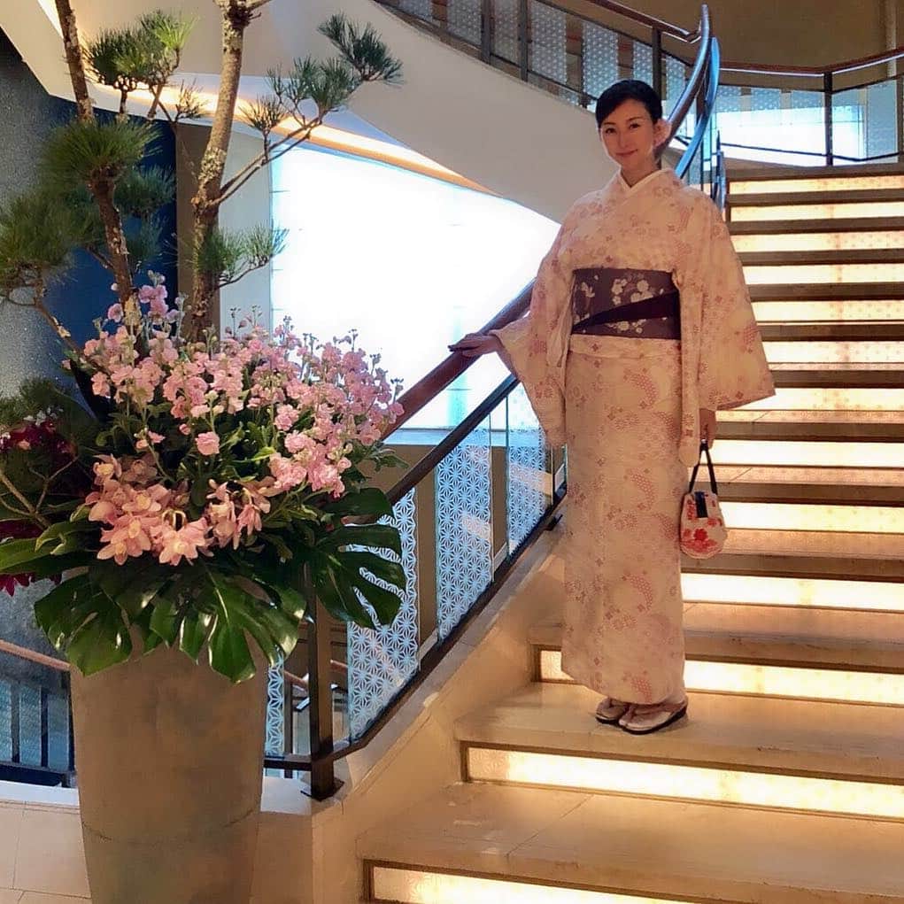 松下紗栄子のインスタグラム：「今年のお正月あたりにお友達みんなでお着物きてランチした時の一枚です。  #matsushitasaeko#松下紗栄子 #マツシタサエコ」