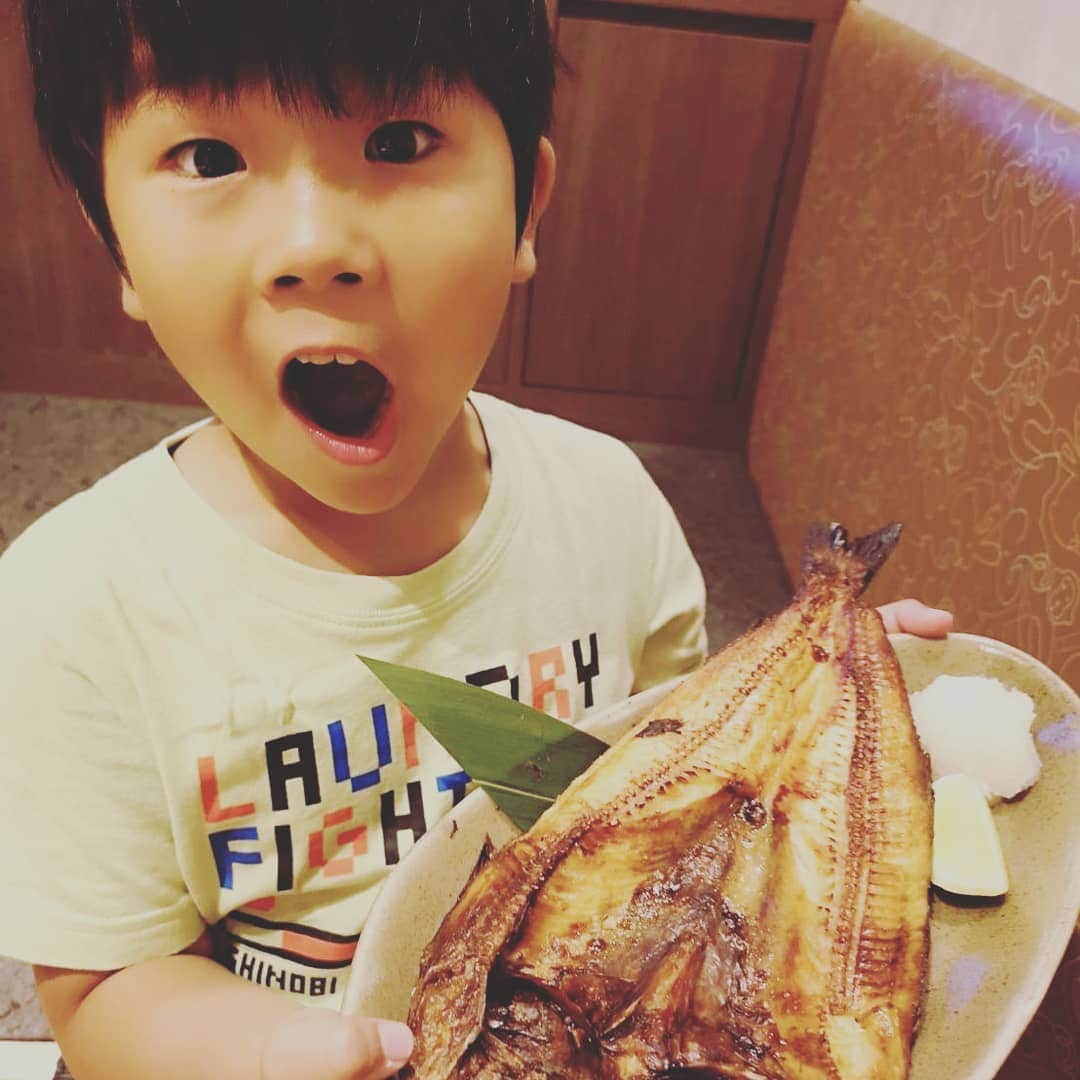 鈴木福さんのインスタグラム写真 - (鈴木福Instagram)「肉より魚派(笑) #鈴木福 #鈴木楽  #鈴木誉」6月26日 22時58分 - s_fuku_te