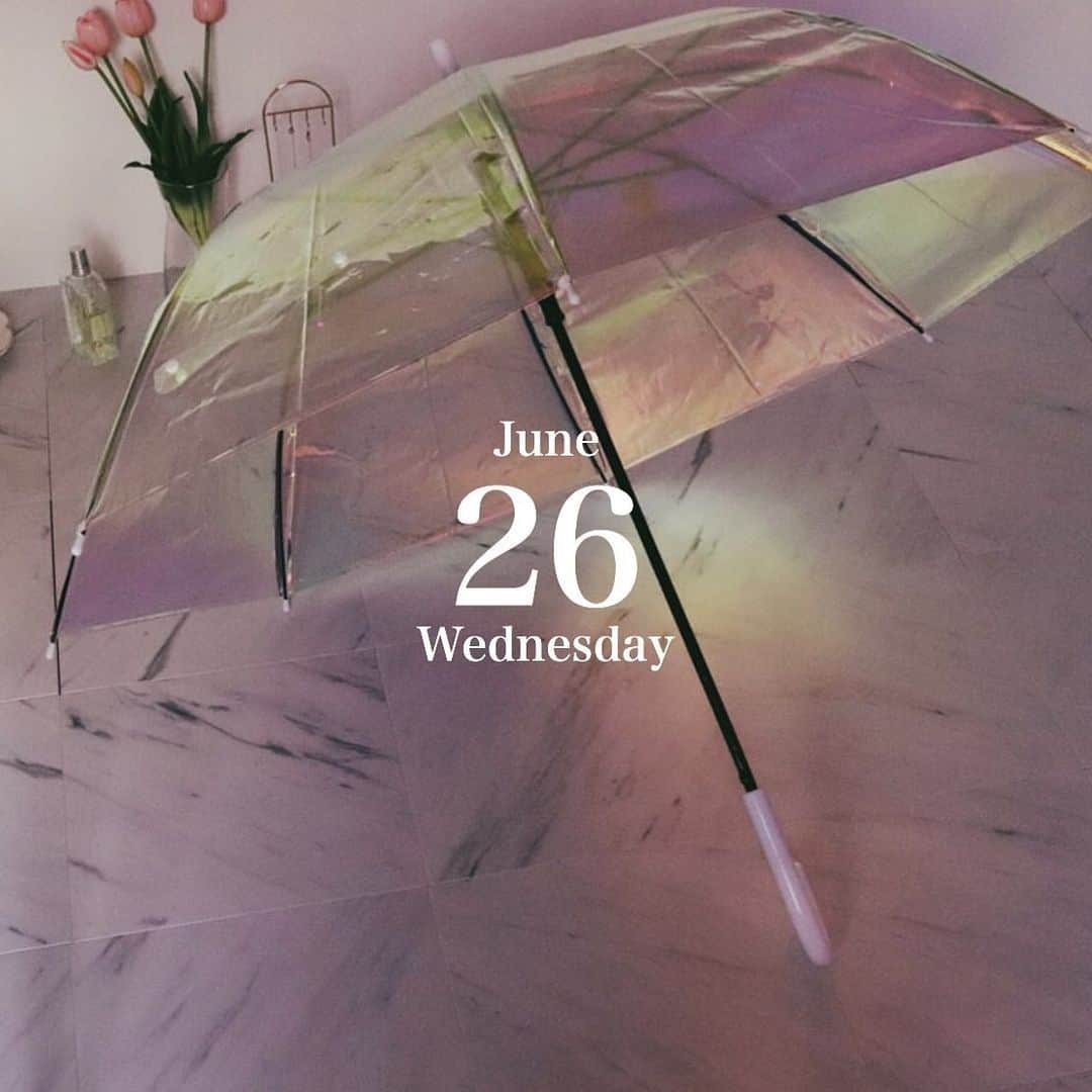 bis_web bis [ビス] さんのインスタグラム写真 - (bis_web bis [ビス] Instagram)「﻿ June 26, Wednesday﻿ ﻿ ﻿ ☂️﻿ ﻿ ﻿ ﻿ 雨の日もかわいい傘があれば﻿ テンションが上がるかも…💕﻿ ﻿ アサノさん @aaasanooo がゲットしたオーロラの傘﻿ ロマンティックな気分にさせてくれるオーロラの傘。﻿ ﻿ 原宿の竹下通り csT&P というお店にあるそう。﻿ ﻿ ﻿ みんなのお気に入りの傘も﻿ @bis_web / #bis_web にタグ付けして投稿してね！💕﻿ ﻿ ﻿ ﻿ ﻿ #かさ #傘 #梅雨 #umbrella #☂️ #🌂 #☔️ #カサ #ビニール傘 #オーロラ #aurora #梅雨対策 #雨 #原宿 #harajuku #竹下通り #takeshitastreet #原宿竹下通り」6月26日 23時07分 - bis_web