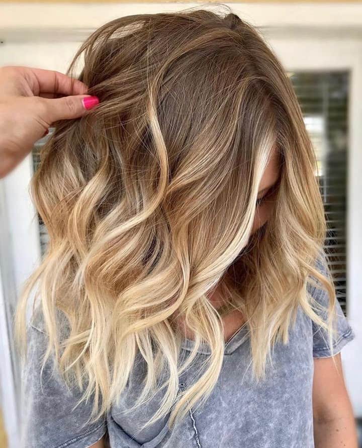 CosmoProf Beautyさんのインスタグラム写真 - (CosmoProf BeautyInstagram)「When summer is in the hair☀🌴 ✨ "Today, she was ready to brighten up for summer break so I did a heavy balayage with 30 vol and used my trusty @biolage ColorLast Purple Shampoo to wash. That’s it! Her hair lifts like a dream with amazing natural tone." Hair by: @prissyhippiebeautyshop ✨ Boost the coolness of blondes while neutralizing brass and yellow tones with the NEW Biolage ColorLast Purple Shampoo. Available at #cosmoprofbeauty where you are #licensedtocreate . . #repost #matrix #matrixhair #biolage #blondehair #blondespecialist #blondes #sunkissedhair #blondebalayage #balayagespecialist」6月26日 23時00分 - cosmoprofbeauty