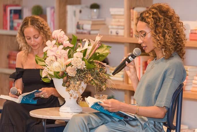 ニコール・リッチーさんのインスタグラム写真 - (ニコール・リッチーInstagram)「Well @elainewelteroth, our book “conversation” turned into a book partaayyy  REAL QUICK.  Thank you for the best night. Your story is inspiring and full of light. Congratulations! #MoreThanEnough」6月26日 23時01分 - nicolerichie
