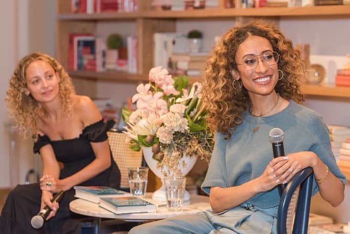 ニコール・リッチーさんのインスタグラム写真 - (ニコール・リッチーInstagram)「Well @elainewelteroth, our book “conversation” turned into a book partaayyy  REAL QUICK.  Thank you for the best night. Your story is inspiring and full of light. Congratulations! #MoreThanEnough」6月26日 23時01分 - nicolerichie