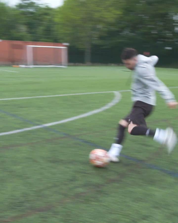 F2Freestylersのインスタグラム：「Goal ⚽️ or ❌ No Goal? 🤷🏻‍♂️」