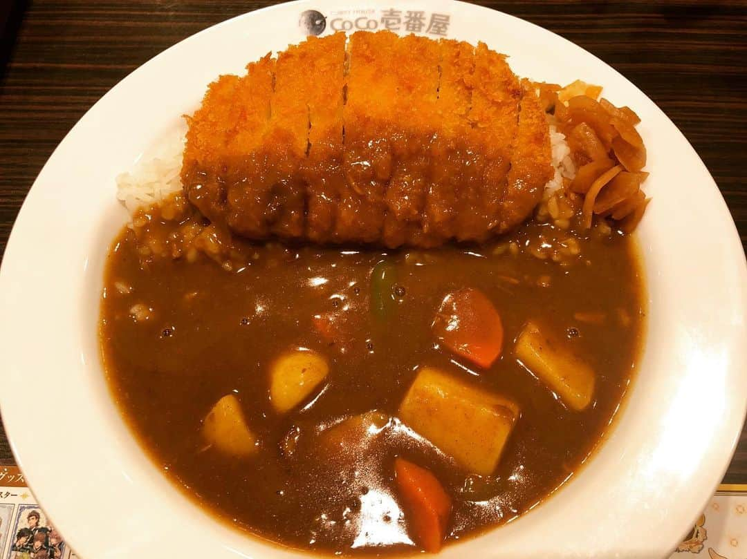 倉田雅世さんのインスタグラム写真 - (倉田雅世Instagram)「#無性に食べたくなるときがある #カツカレー  今日は #coco壱番屋 #ご飯少なめ #やさいトッピング #辛さは普通」6月26日 23時04分 - kuralamune