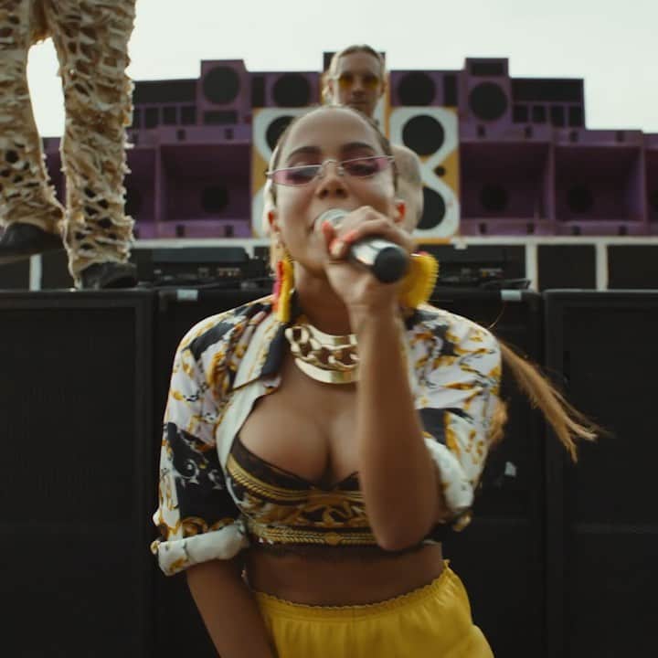 メジャー・レーザーのインスタグラム：「MAKE IT HOT VIDEO OUT NOW @ANITTA @BACARDIUSA 🌶 #makeithot #dowhatmovesyou #partner」