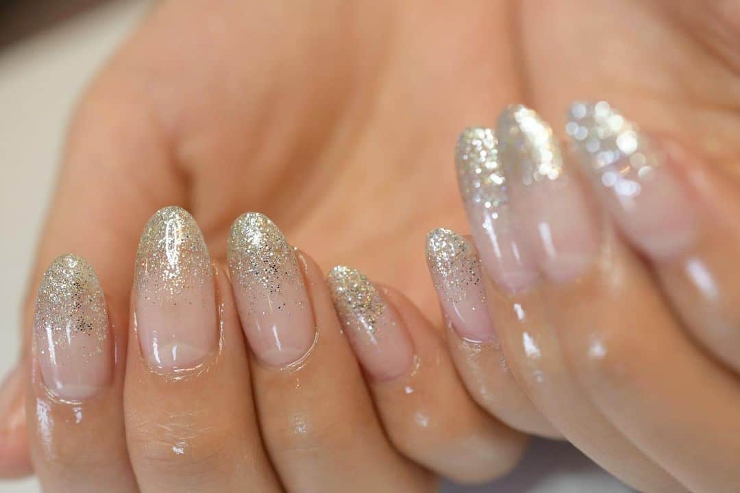 Yuka Maeda ::manicurelistのインスタグラム：「. . 大阪市北区 梅田.中崎町.駅から徒歩7分🚶‍♀️ CADENAS nail eyelash  マツエクアカウント @cadenaseyelash LINE:@ cadenas 🆔検索🙋‍♀️ tel:06-4792-8617. cadenas.nail@gmail.com. . #ネイル #ジェルアート #大人かわいい #梅田ネイル #堂山町 #大人ネイル #個性派ネイル #クリアネイル #ジェルネイル #nail #notd #ニュアンスネイル #instanail #ワンカラー #春ネイル  #ネイルデザイン #ongels #美甲 #osaka  #ジェルデザイン #cadenas #指甲 #spring #Insatnails #fashion #シアーネイル #うる艶ネイル #トレンドネイル  #シルバーネイル #シルバーグラデーション」