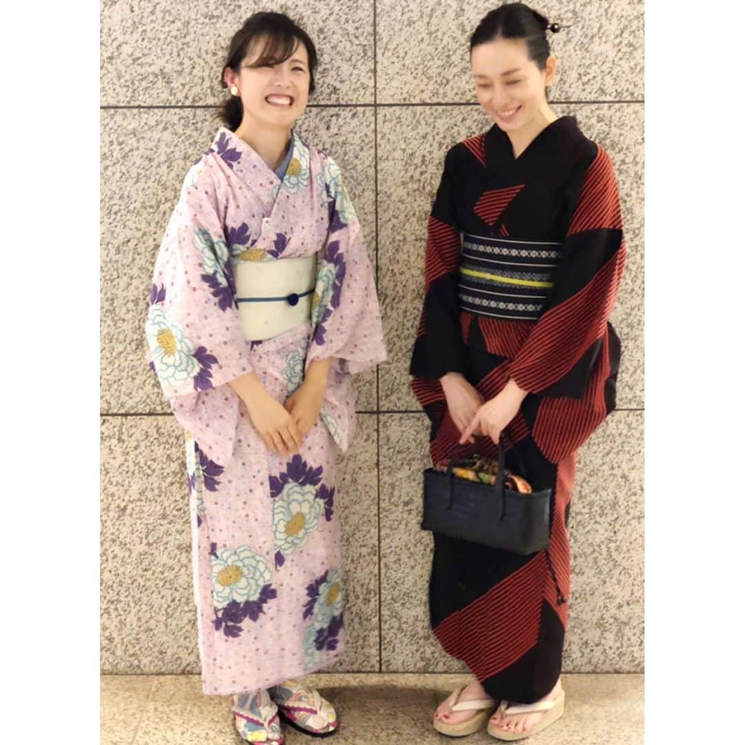 竹中友紀子のインスタグラム：「#アンティーク着物  #きもの浪漫 #tento さんにて ツーショット写真撮っていただきました^ ^  岐阜、横浜、そして今回の日本橋といろんなアンティーク着物イベントでお会いしていますが、いつか滋賀の実店舗にもおじゃまさせていただきたいです！  #狼少年 #第10回記念公演  #生きても死んでもこんにちは  #劇小劇場  #7月3日 〜 #7月7日  #詳細はプロフィールをご覧ください」