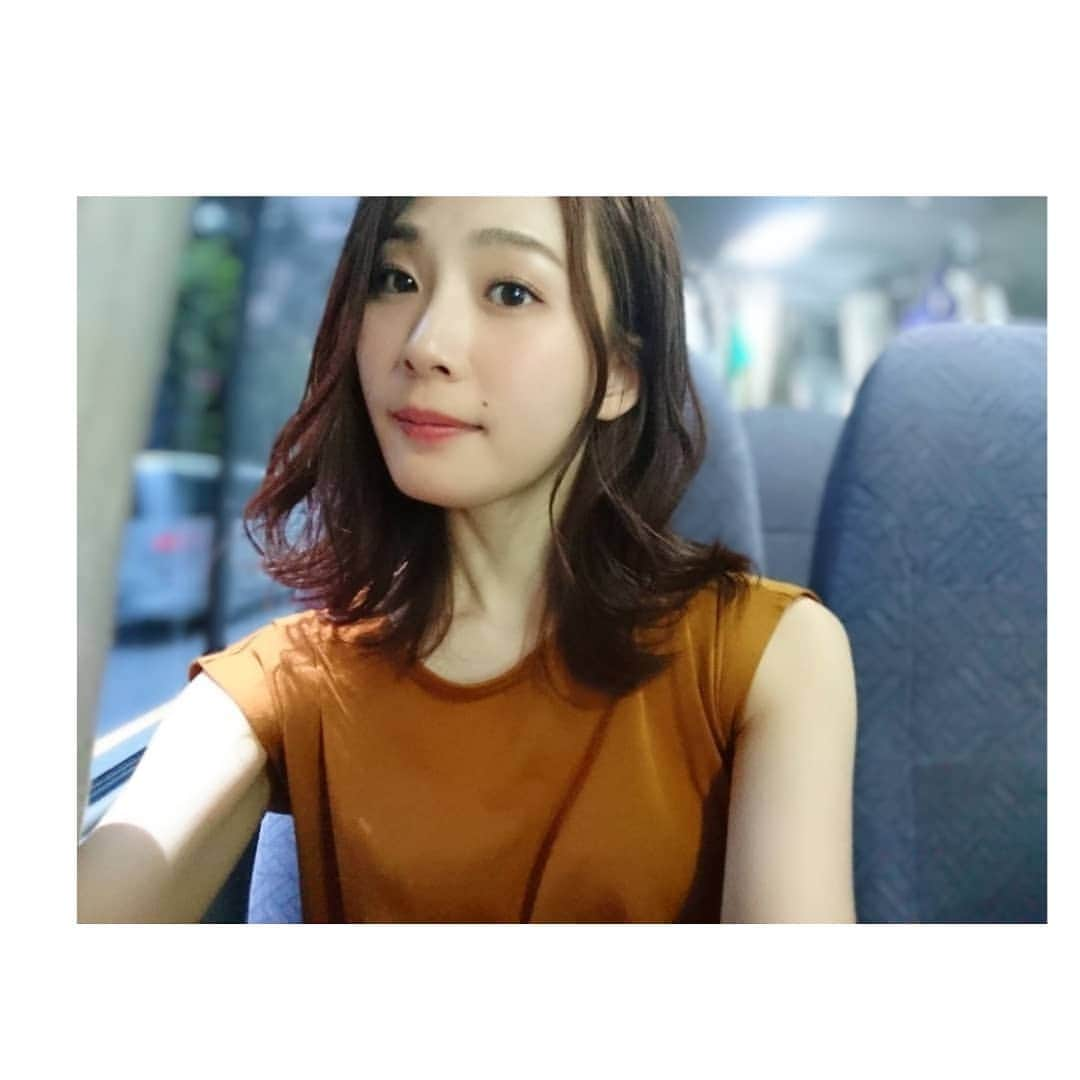 本田珠規さんのインスタグラム写真 - (本田珠規Instagram)「今日のヘアメイク💄 とっても素敵にして下さいました✨ おかげさまで、テンション高く頑張れました♪ . @tadatomo0505  ありがとうございました💓 . . #撮影#ママ風#makeup #ふわふわヘアー #ヘアースタイル#メイク #本田珠規  美容液つけて約２週間。ちょっと、まつげ伸びた気が！また近々検証します！👼」6月26日 23時26分 - tamaki_honda_oscar