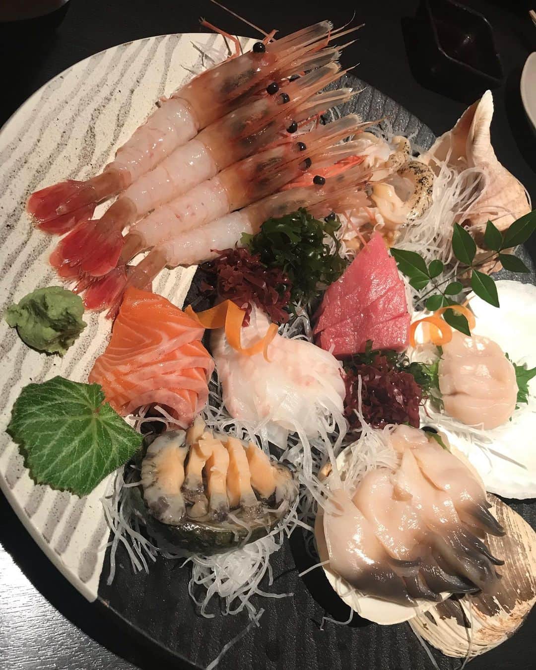 斉藤花奈さんのインスタグラム写真 - (斉藤花奈Instagram)「札幌の食通にオススメな居酒屋はこちら☺️ 三海の華さん。  海辺で育ってきたから、新鮮な海鮮は、たんまりと食べてきたけど 納得できるくらい美味しい( ^ω^ )  道外からの大事なお客さんとか、海鮮の味にこだわる人を連れて行くと 間違いなく喜ばれます☺️ 個室もあるので雰囲気もかなりいいですよ😉 接待にも！  私の大好物、ウニとボタンエビが最高です❤️ #札幌 #すすきの #すすきのグルメ #札幌グルメ #札幌ご飯 #道産子 #北海道グルメ#札幌居酒屋 #すすきの居酒屋  #札幌旅行 #札幌インスタグラマー #海鮮 #海鮮居酒屋 #ウニ #ボタンエビ #陸マイラー #ポイ活 #食べるの好きな人と繋がりたい #旅行好きと繋がりたい #三海の華」6月26日 23時27分 - haruone21