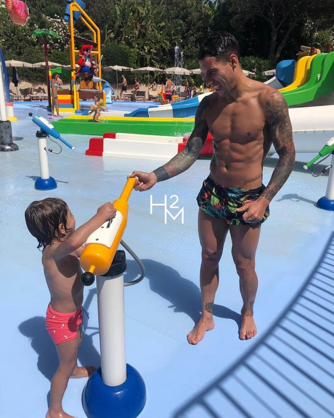 ウーゴ・マジョさんのインスタグラム写真 - (ウーゴ・マジョInstagram)「Vacaciones en familia ☀️🌴. . . #H2M #FortVillage #Sardegna」6月26日 23時38分 - hugomallo