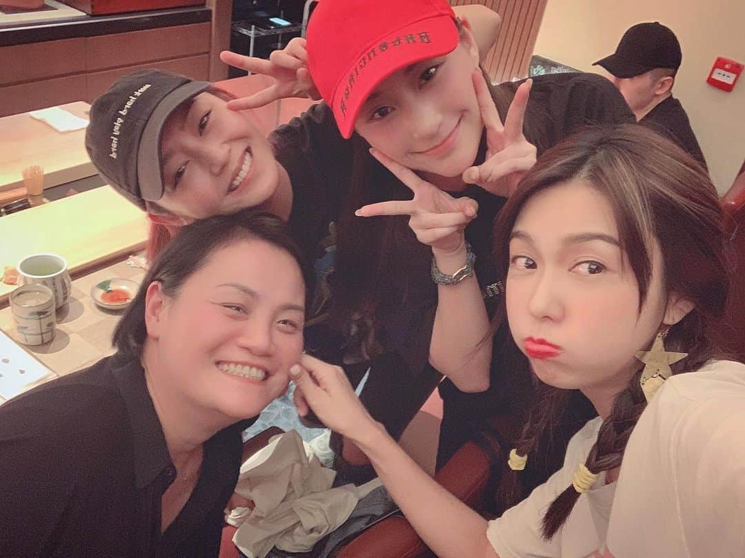 フィオナ・シットさんのインスタグラム写真 - (フィオナ・シットInstagram)「my favourite place with awesome girls ! Nancy 說我捏她，捏得她很開心很快樂。 @thetbredtrader @laurinda_ho @michellewsn」6月26日 23時48分 - physit