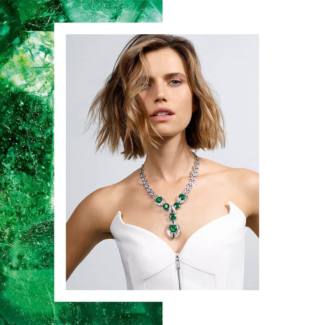 のインスタグラム：「Emeralds, rock crystal, onyx, diamonds: a repetitive design of both precious and fine stones creates an optical illusion. #HighJewelry #CartierHighJewelry #CartierMagnitude」