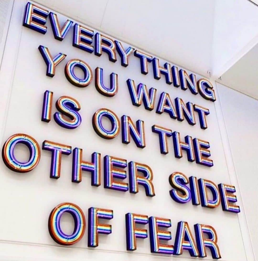 テス・ホリデーさんのインスタグラム写真 - (テス・ホリデーInstagram)「Reminding myself of this today, and everyday. I talked about this a bit in my book: nearly every good thing that has happened in my life is because I took chances... I stepped into the unknown and even though I was afraid, I knew taking the risk, was better than never knowing what could have been. Being unapologetic in your life is tough & this isn’t for the weary, but god is it so fulfilling. Don’t be afraid to let go of things, people, jobs, situations, etc that are no longer serving you. I also acknowledge that I am saying this as someone that has a lot of privilege, & I know this is all easier said than done, but I figured if I needed this reminder, perhaps some of you did too. 💗 #yougotthis」6月27日 0時05分 - tessholliday